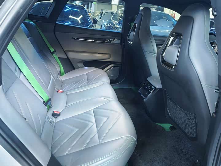 Фото 9 - Zeekr 001