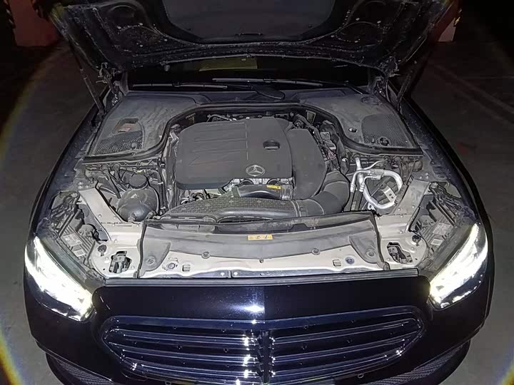 Фото 11 - Mercedes-Benz E-Class