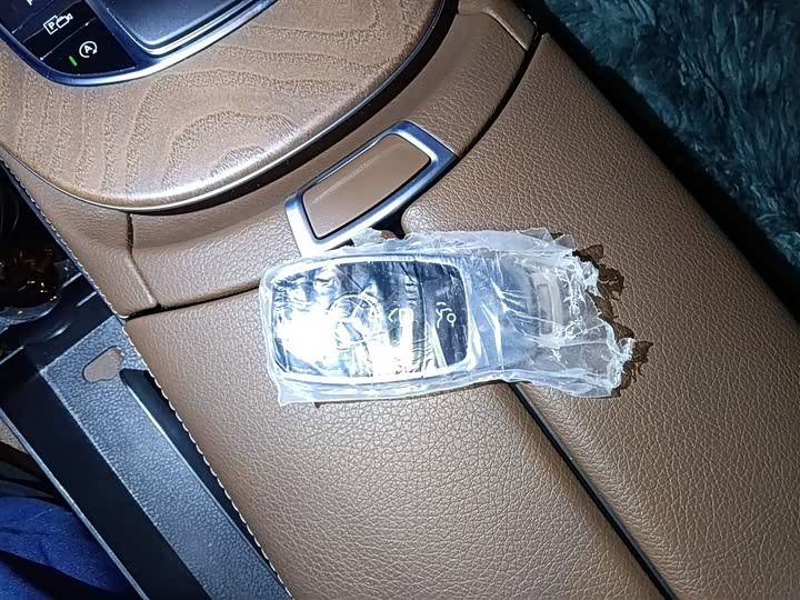 Фото 12 - Mercedes-Benz E-Class