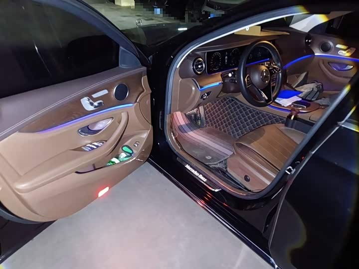 Фото 14 - Mercedes-Benz E-Class