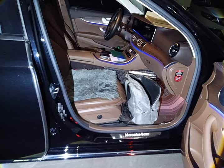 Фото 20 - Mercedes-Benz E-Class