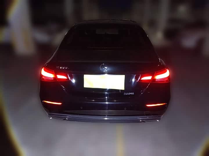 Фото 28 - Mercedes-Benz E-Class