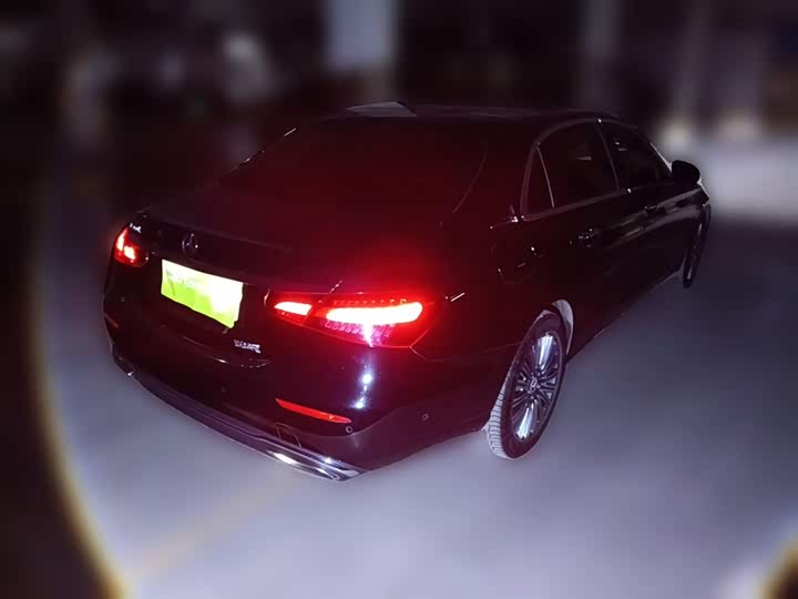 Фото 29 - Mercedes-Benz E-Class