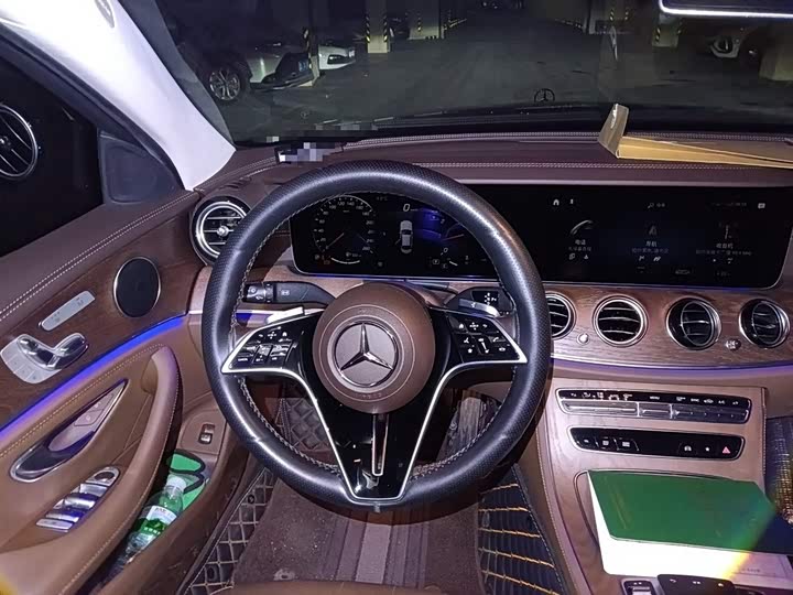 Фото 3 - Mercedes-Benz E-Class