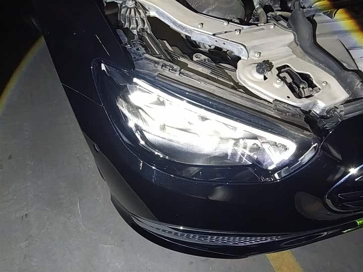 Фото 30 - Mercedes-Benz E-Class