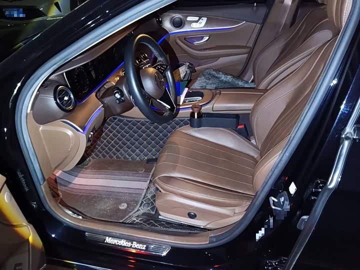 Фото 8 - Mercedes-Benz E-Class