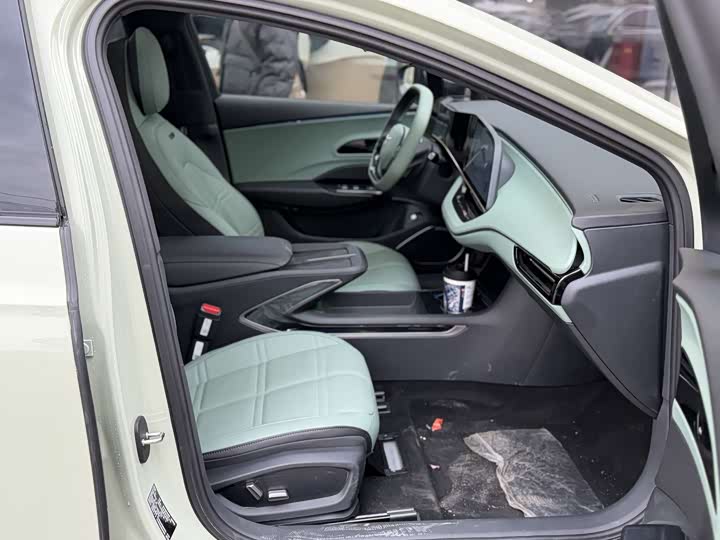 Фото 10 - Hongqi EH7