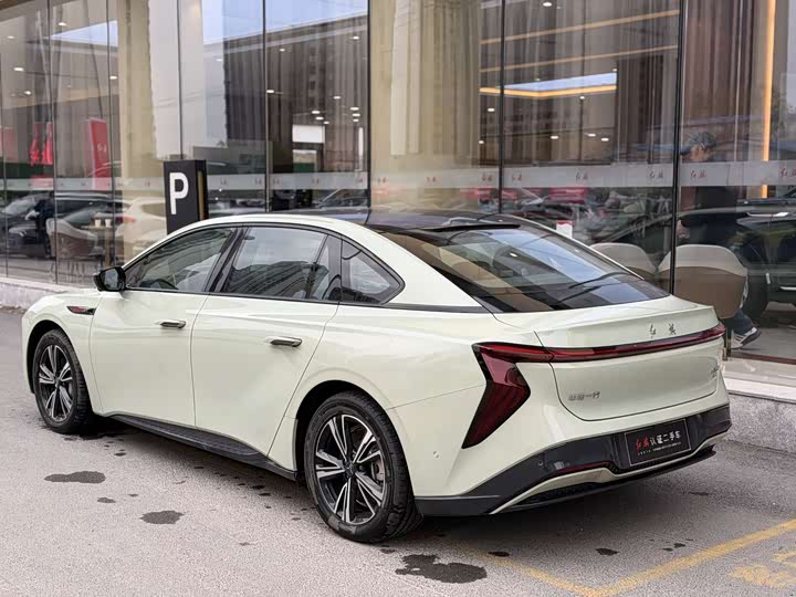 Фото 13 - Hongqi EH7