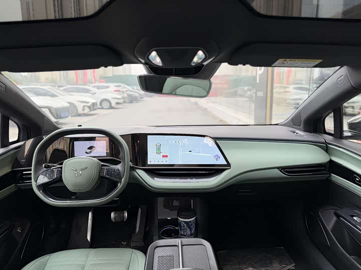 Фото 19 - Hongqi EH7