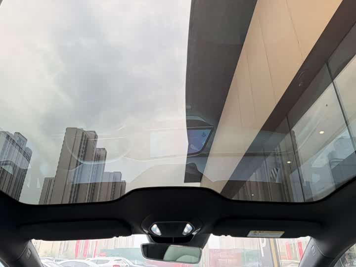 Фото 20 - Hongqi EH7