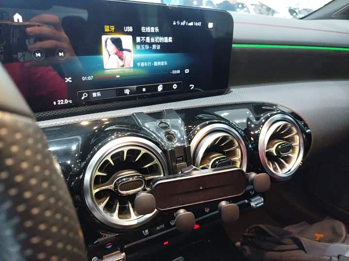 Фото 12 - Mercedes-Benz CLA-Class