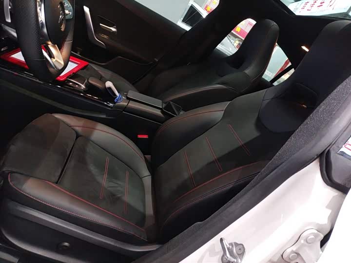 Фото 14 - Mercedes-Benz CLA-Class