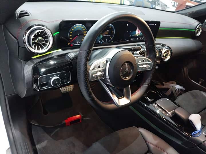 Фото 9 - Mercedes-Benz CLA-Class