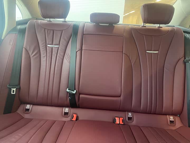 Фото 12 - Hongqi H5