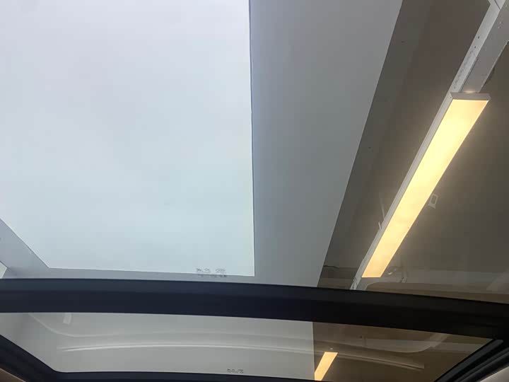 Фото 14 - Hongqi H5