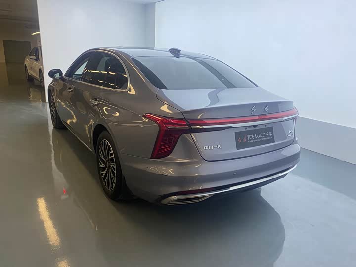 Фото 15 - Hongqi H5