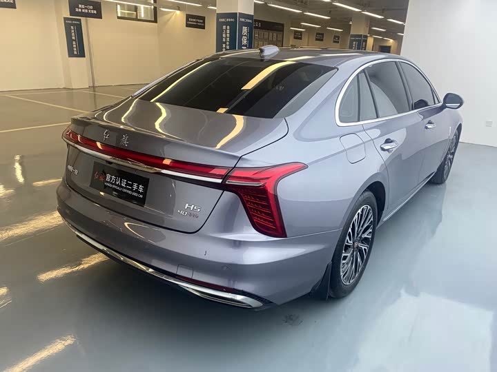 Фото 17 - Hongqi H5