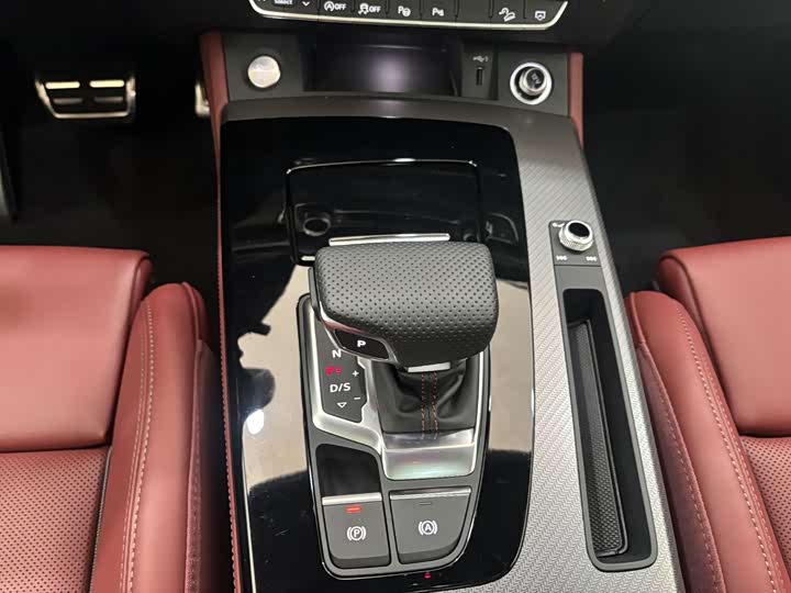 Фото 20 - Audi Q5L