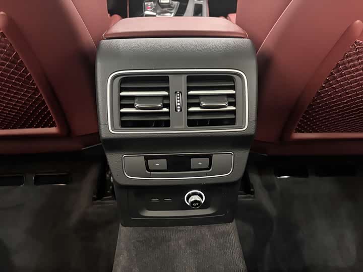 Фото 22 - Audi Q5L