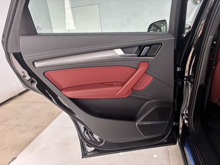 Фото 23 - Audi Q5L