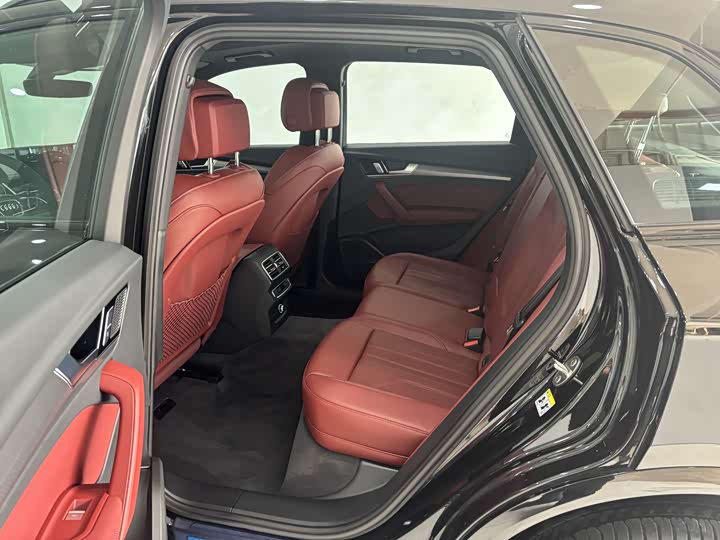 Фото 24 - Audi Q5L