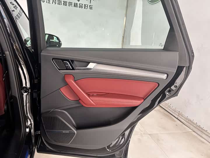 Фото 25 - Audi Q5L