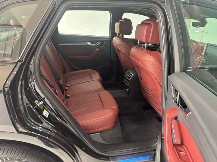 Фото 26 - Audi Q5L