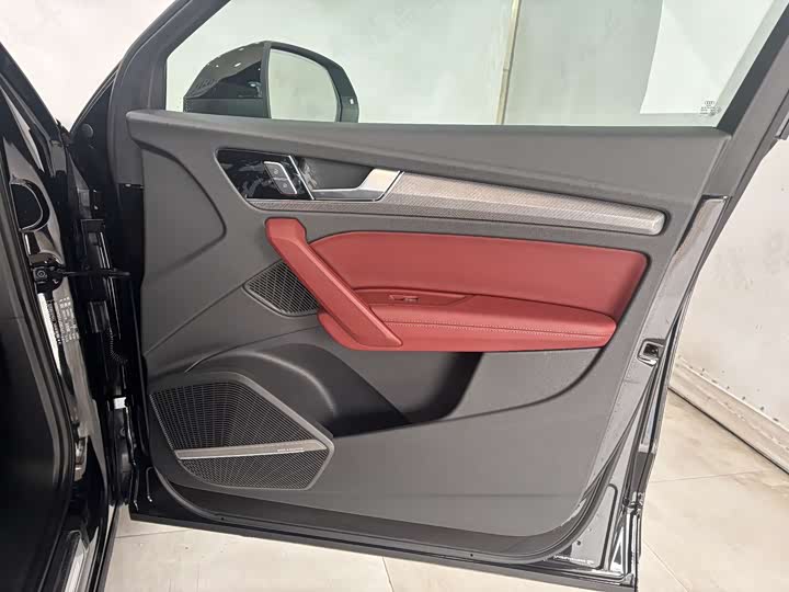 Фото 27 - Audi Q5L