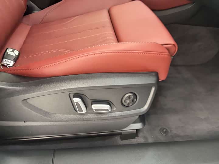 Фото 29 - Audi Q5L