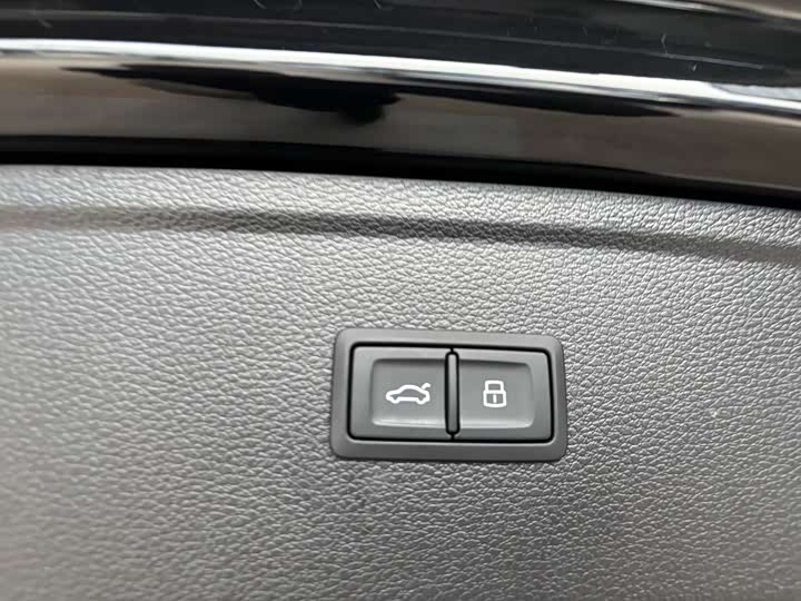 Фото 32 - Audi Q5L