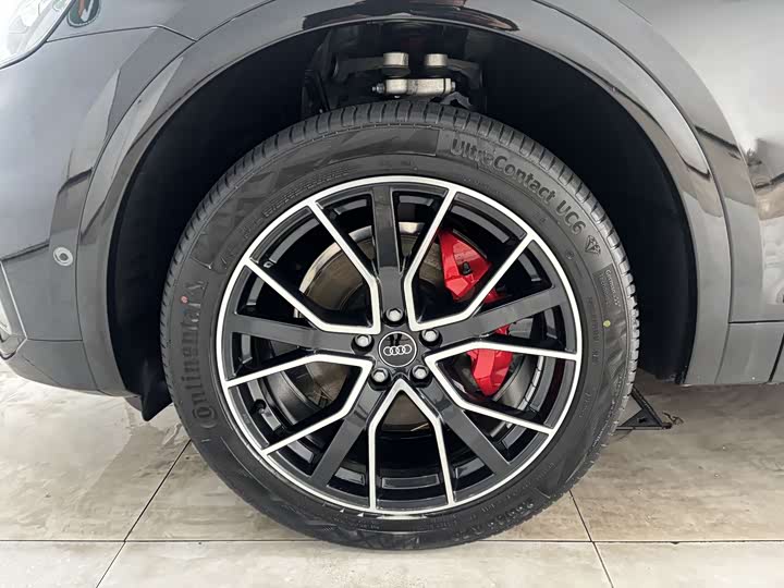 Фото 34 - Audi Q5L