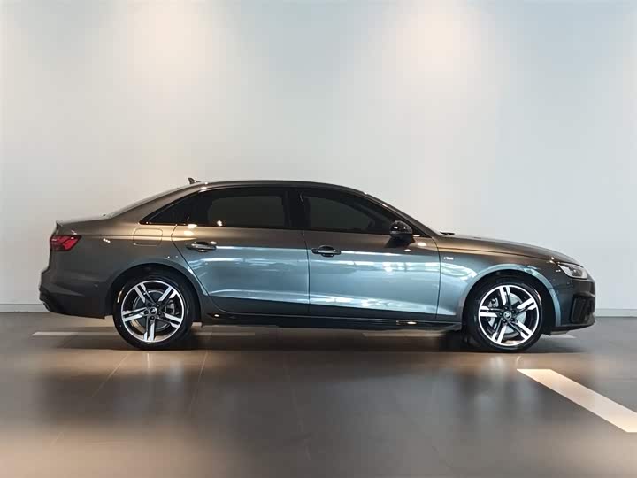 Фото 3 - Audi A4L