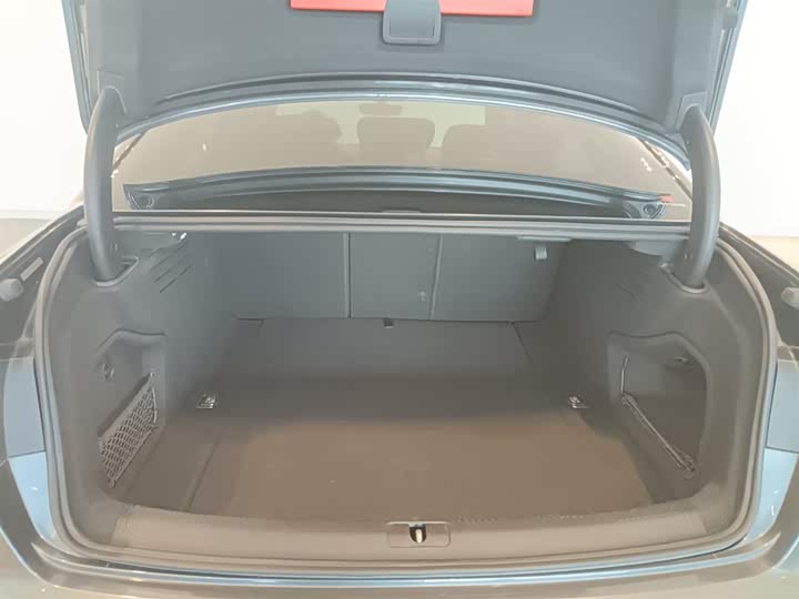 Фото 8 - Audi A4L