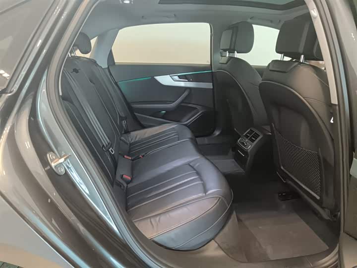 Фото 9 - Audi A4L