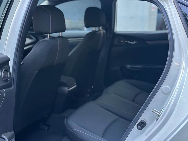 Фото 10 - Honda Civic