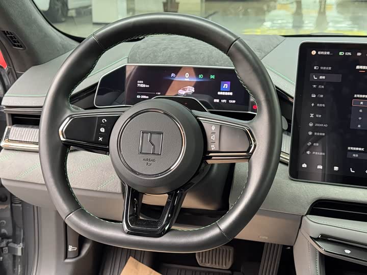 Фото 10 - Zeekr 001