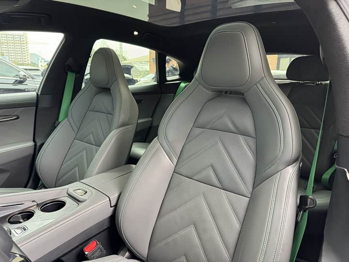 Фото 12 - Zeekr 001