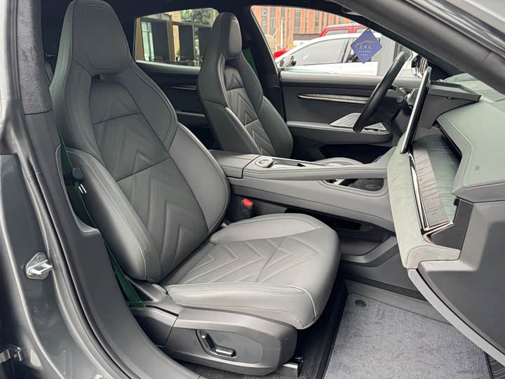 Фото 13 - Zeekr 001