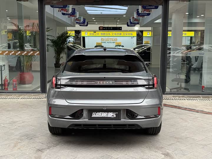 Фото 4 - Zeekr 001
