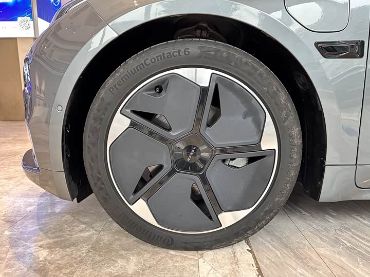 Фото 6 - Zeekr 001