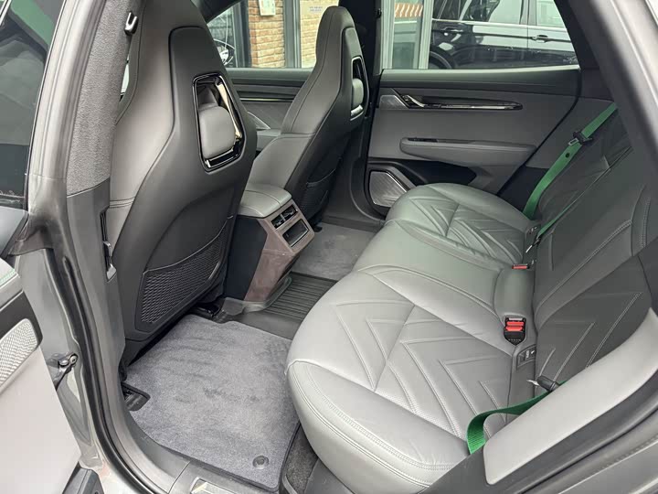 Фото 8 - Zeekr 001