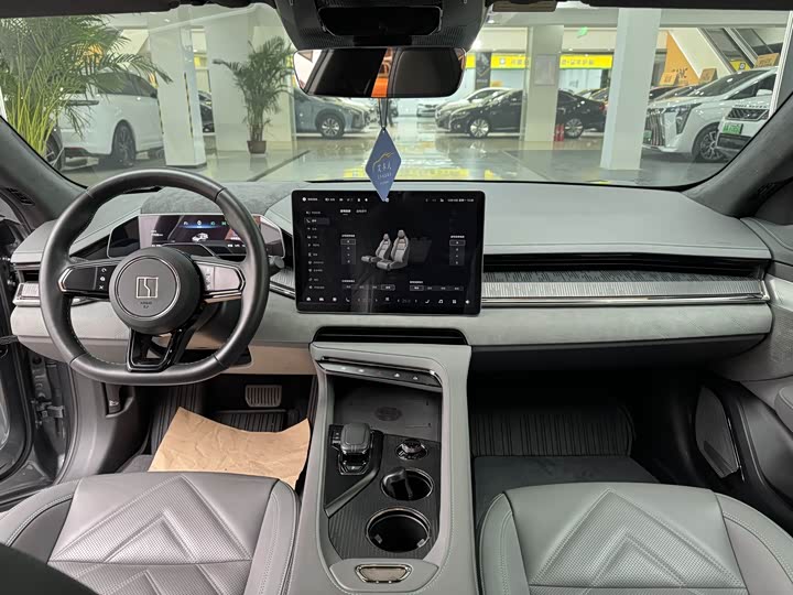 Фото 9 - Zeekr 001