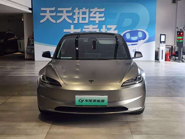 Фото 2 - Tesla Model 3