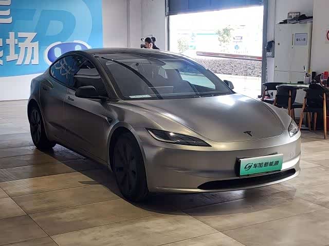 Фото 3 - Tesla Model 3