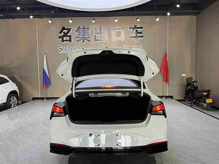 Фото 13 - Hyundai Elantra N line