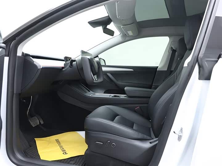 Фото 10 - Tesla Model Y