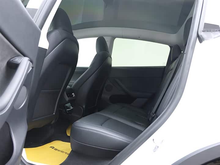 Фото 13 - Tesla Model Y