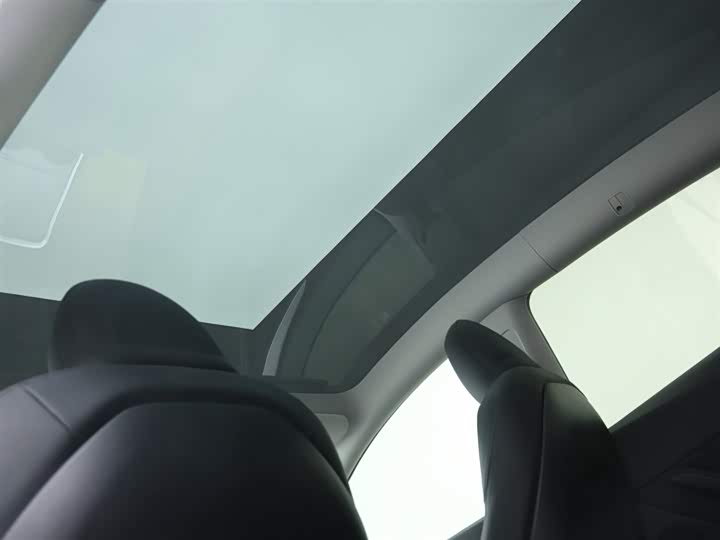 Фото 14 - Tesla Model Y