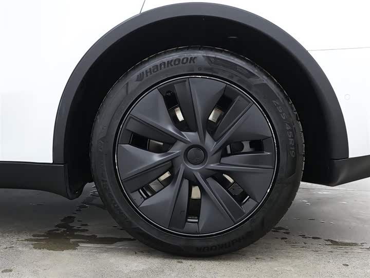 Фото 9 - Tesla Model Y