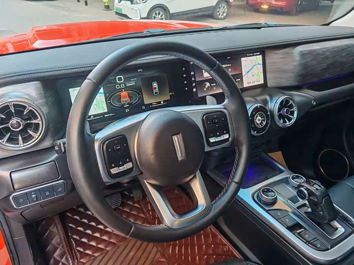 Фото 4 - Tank 300